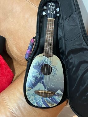 Luna Blue Wave Graphic Soprano Ukulele - Blue